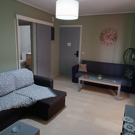 Comfortable Beachfront Apartment Lutráki Kültér fotó